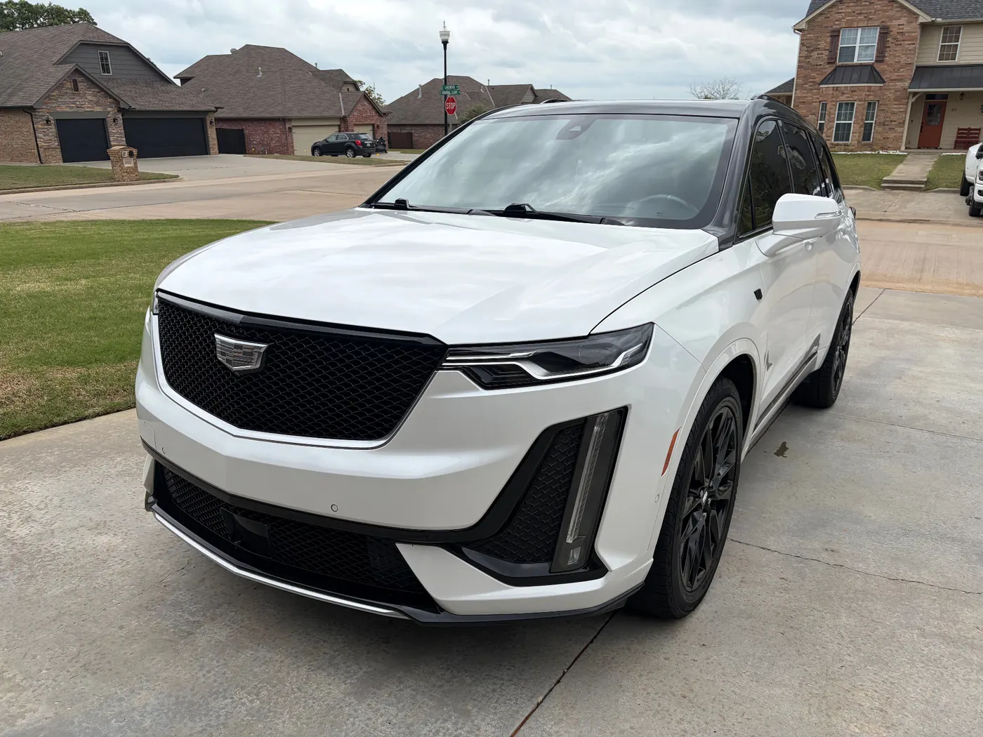 White Cadillac XT6 Sport exterior detail